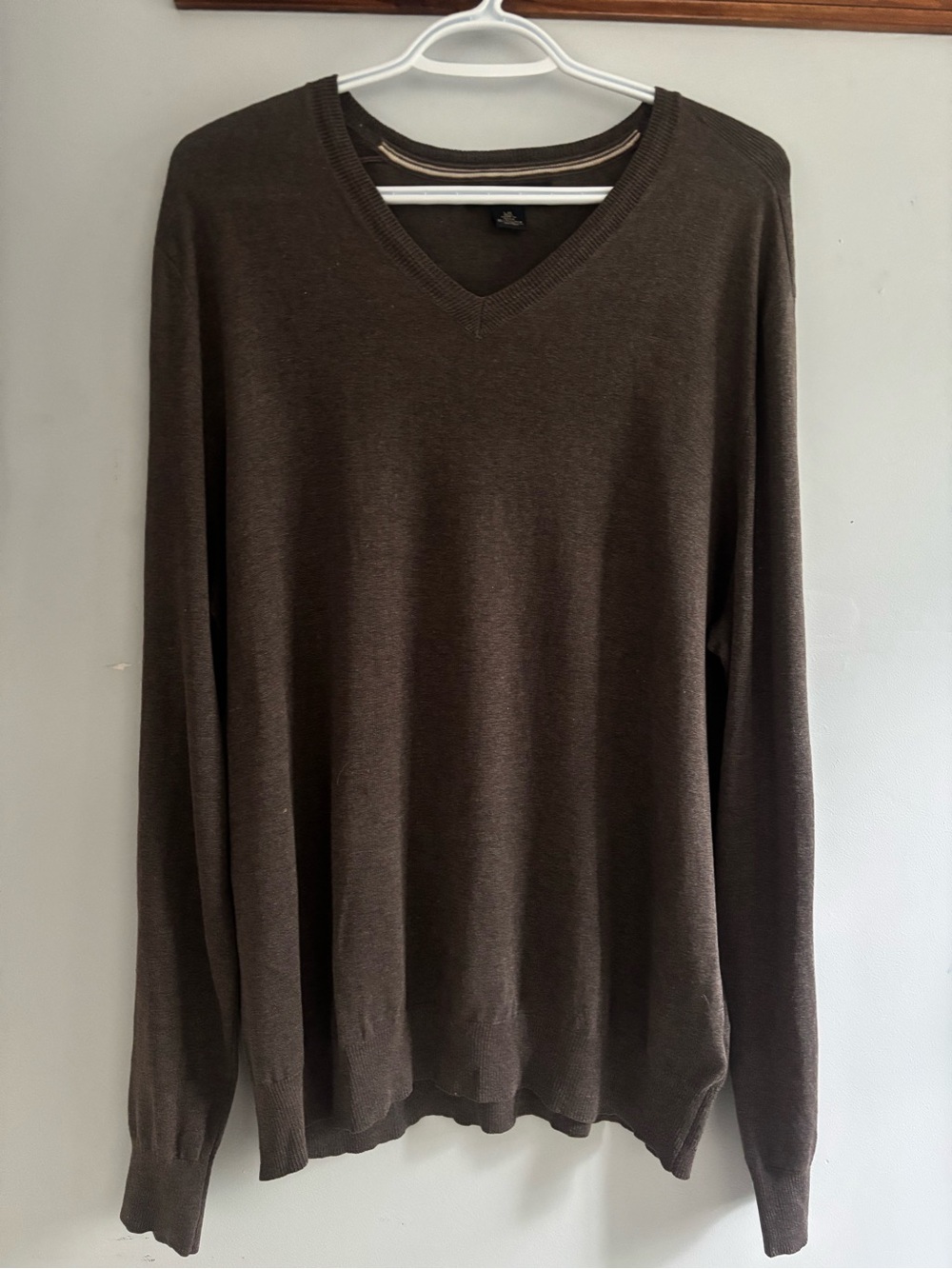 Banana Republic Men's V-Neck Sweater in Dark Brown silk and linen